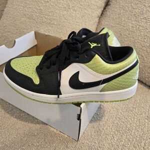 Jordan 1 LowSnakeskin Vivid Green